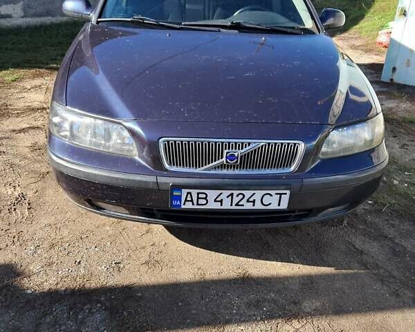 Синий Вольво В70, объемом двигателя 2.5 л и пробегом 390 тыс. км за 4999 $, фото 1 на Automoto.ua