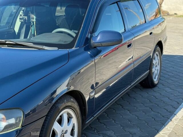 Синий Вольво В70, объемом двигателя 2.4 л и пробегом 309 тыс. км за 6300 $, фото 1 на Automoto.ua