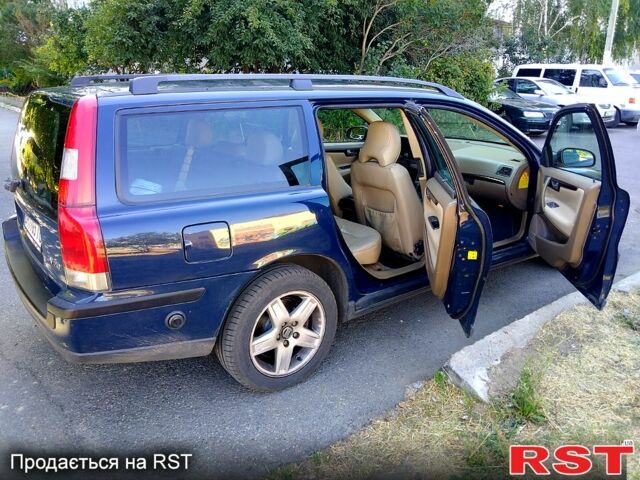 Синій Вольво V70, об'ємом двигуна 2.4 л та пробігом 371 тис. км за 3700 $, фото 1 на Automoto.ua
