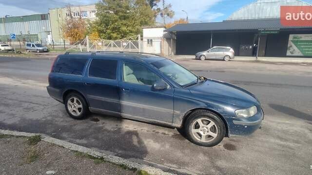 Вольво В70 2003 в Черкассах на Automoto.ua Синий Вольво В70, объемом двигателя 2.4 л и пробегом 320 тыс. км за 4200 $, фото 1 на Automoto.ua