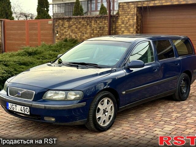 Синий Вольво В70, объемом двигателя 2.4 л и пробегом 328 тыс. км за 2300 $, фото 1 на Automoto.ua