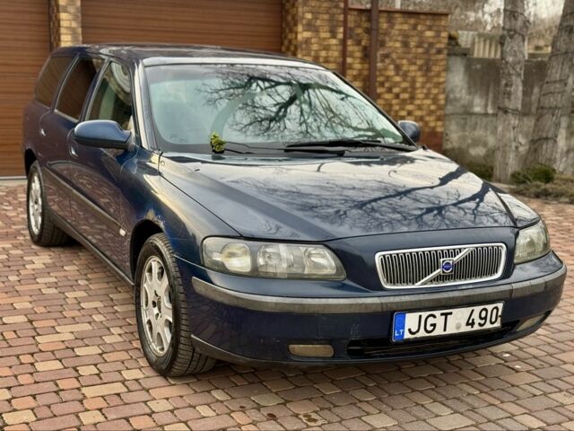 Синий Вольво В70, объемом двигателя 2.4 л и пробегом 285 тыс. км за 1500 $, фото 1 на Automoto.ua