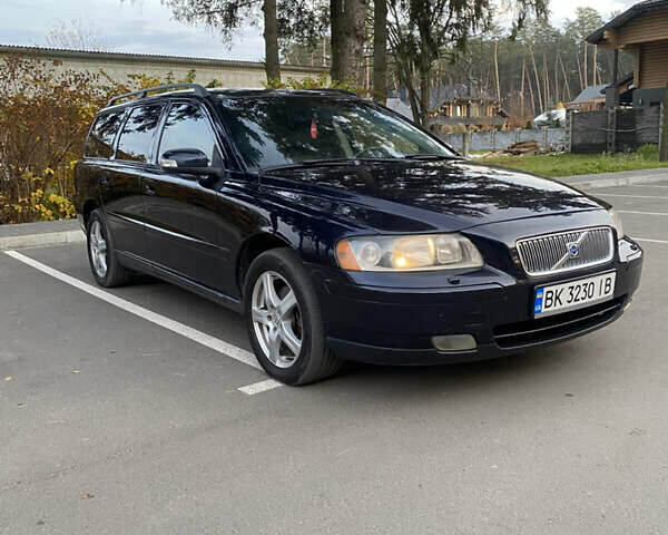 Синий Вольво В70, объемом двигателя 2.44 л и пробегом 315 тыс. км за 5500 $, фото 1 на Automoto.ua