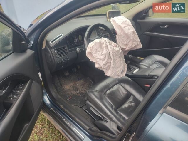 Синий Вольво В70, объемом двигателя 2 л и пробегом 236 тыс. км за 2000 $, фото 1 на Automoto.ua