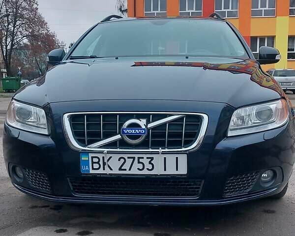 Синий Вольво В70, объемом двигателя 1.56 л и пробегом 200 тыс. км за 7300 $, фото 1 на Automoto.ua