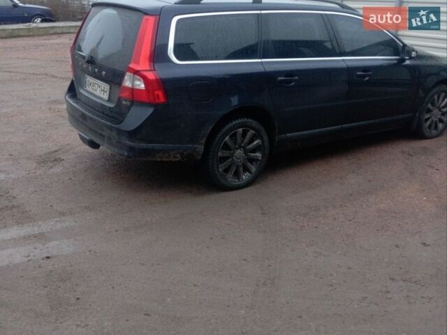 Синий Вольво В70, объемом двигателя 2.4 л и пробегом 321 тыс. км за 9700 $, фото 1 на Automoto.ua