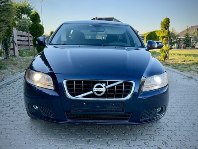 Синій Вольво V70, об'ємом двигуна 2 л та пробігом 245 тис. км за 2200 $, фото 1 на Automoto.ua