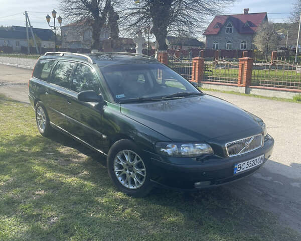 Зеленый Вольво В70, объемом двигателя 2.5 л и пробегом 320 тыс. км за 5900 $, фото 1 на Automoto.ua