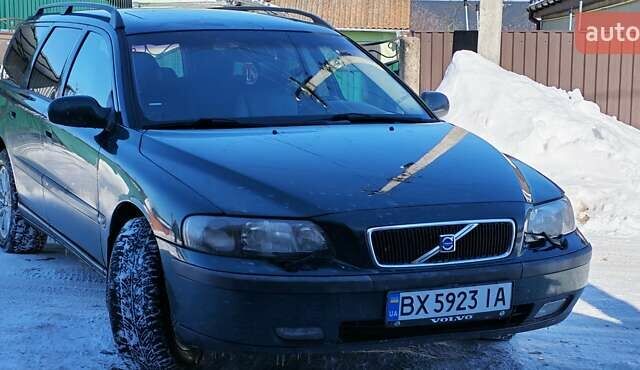 Зеленый Вольво В70, объемом двигателя 2.44 л и пробегом 329 тыс. км за 2999 $, фото 1 на Automoto.ua
