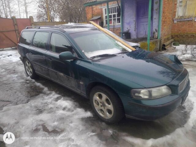 Зелений Вольво V70, об'ємом двигуна 2.4 л та пробігом 370 тис. км за 1300 $, фото 1 на Automoto.ua