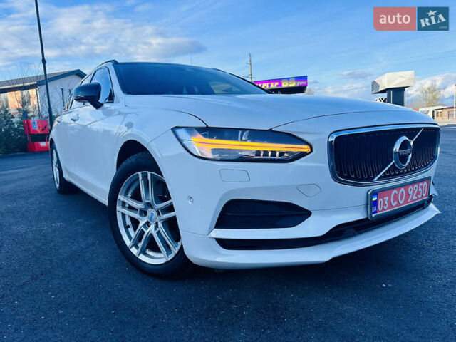 Белый Вольво В90, объемом двигателя 2 л и пробегом 144 тыс. км за 21700 $, фото 1 на Automoto.ua