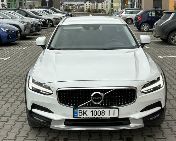 Білий Вольво В90, об'ємом двигуна 1.97 л та пробігом 182 тис. км за 30800 $, фото 1 на Automoto.ua