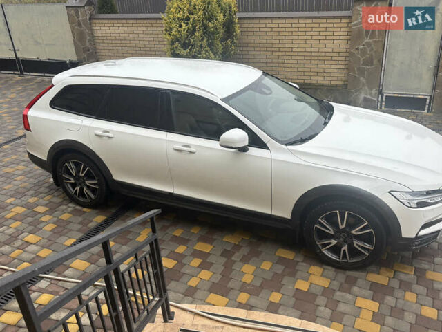 Белый Вольво В90, объемом двигателя 1.97 л и пробегом 81 тыс. км за 31000 $, фото 1 на Automoto.ua