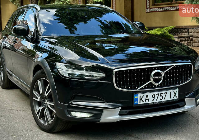 Чорний Вольво В90, об'ємом двигуна 2 л та пробігом 204 тис. км за 25555 $, фото 1 на Automoto.ua