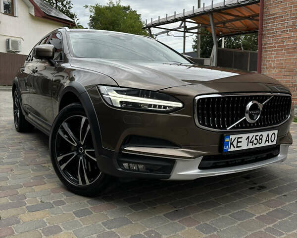 Коричневий Вольво В90, об'ємом двигуна 2 л та пробігом 165 тис. км за 31500 $, фото 1 на Automoto.ua