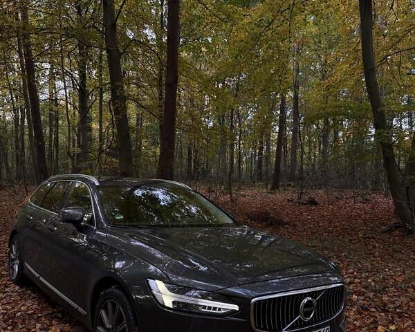 Вольво В90, объемом двигателя 1.97 л и пробегом 250 тыс. км за 17401 $, фото 1 на Automoto.ua