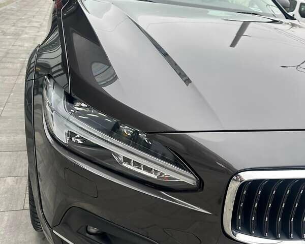 Серый Вольво В90, объемом двигателя 1.97 л и пробегом 50 тыс. км за 58000 $, фото 1 на Automoto.ua