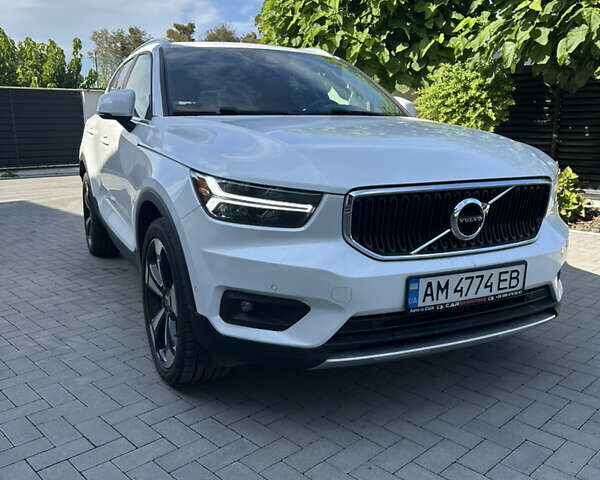 Белый Вольво XC40, объемом двигателя 1.97 л и пробегом 89 тыс. км за 24000 $, фото 1 на Automoto.ua