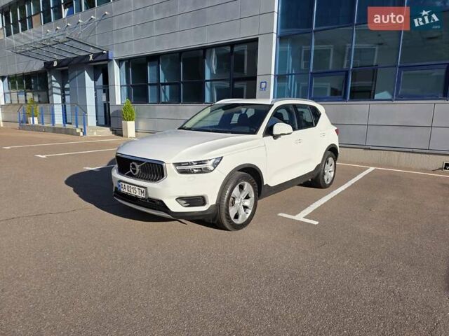 Белый Вольво XC40, объемом двигателя 1.97 л и пробегом 205 тыс. км за 27000 $, фото 1 на Automoto.ua