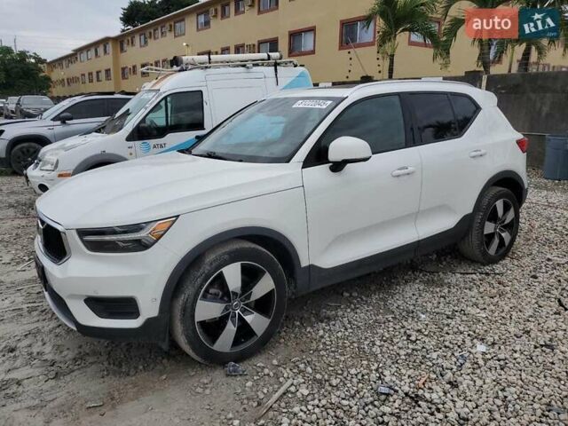 Білий Вольво XC40, об'ємом двигуна 1.97 л та пробігом 105 тис. км за 6800 $, фото 1 на Automoto.ua
