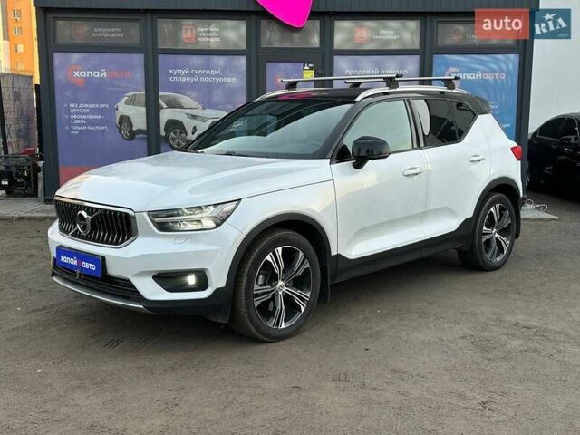 Белый Вольво XC40, объемом двигателя 1.97 л и пробегом 188 тыс. км за 26200 $, фото 1 на Automoto.ua