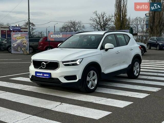 Белый Вольво XC40, объемом двигателя 2 л и пробегом 222 тыс. км за 18000 $, фото 1 на Automoto.ua