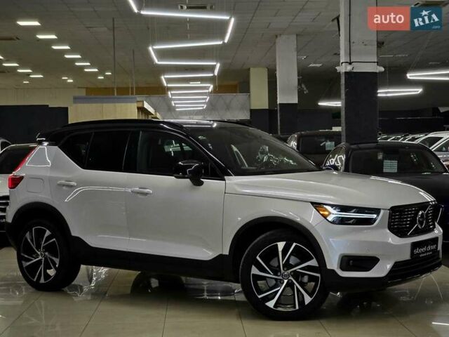 Білий Вольво XC40, об'ємом двигуна 1.97 л та пробігом 70 тис. км за 20999 $, фото 1 на Automoto.ua