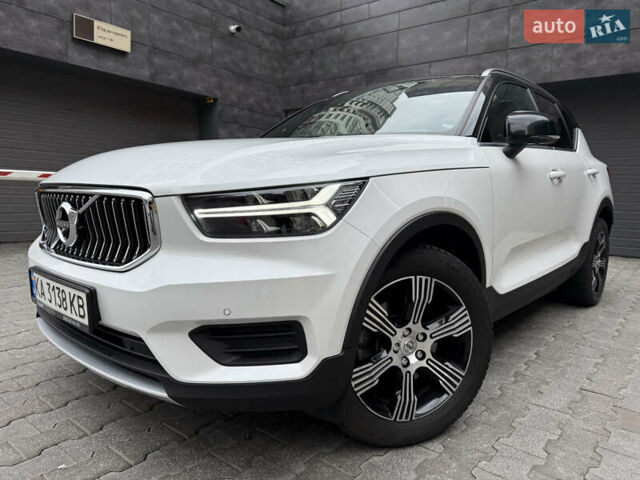 Белый Вольво XC40, объемом двигателя 1.97 л и пробегом 95 тыс. км за 29500 $, фото 1 на Automoto.ua