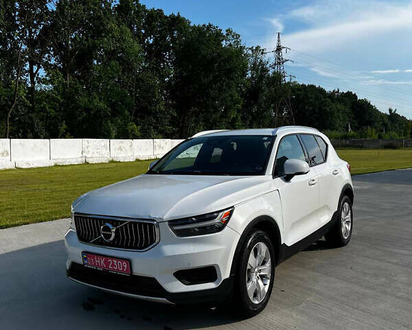 Білий Вольво XC40, об'ємом двигуна 2 л та пробігом 140 тис. км за 19700 $, фото 1 на Automoto.ua