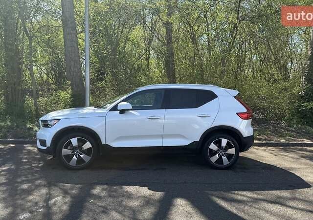 Белый Вольво XC40, объемом двигателя 1.97 л и пробегом 40 тыс. км за 35200 $, фото 1 на Automoto.ua