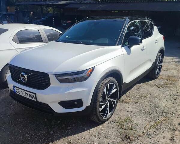 Вольво XC40 2020 в Днепре (Днепропетровске) на Automoto.ua Белый Вольво XC40, объемом двигателя 1.97 л и пробегом 3 тыс. км за 34000 $, фото 1 на Automoto.ua