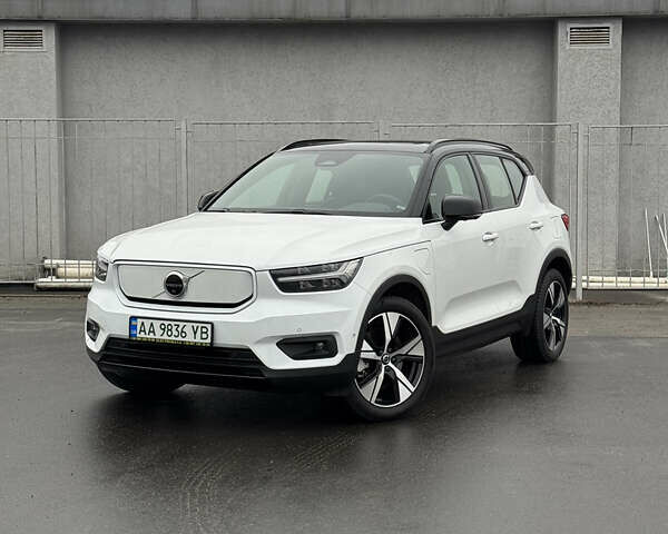 Белый Вольво XC40, объемом двигателя 0 л и пробегом 10 тыс. км за 31000 $, фото 1 на Automoto.ua