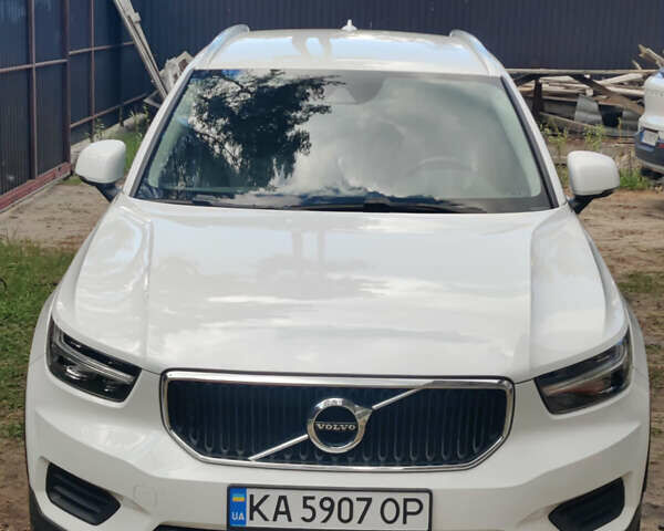 Білий Вольво XC40, об'ємом двигуна 1.97 л та пробігом 67 тис. км за 26300 $, фото 1 на Automoto.ua