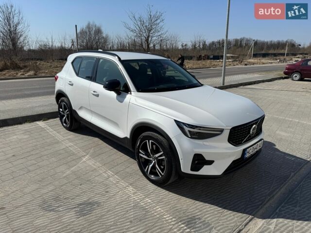 Белый Вольво XC40, объемом двигателя 1.97 л и пробегом 23 тыс. км за 36000 $, фото 1 на Automoto.ua