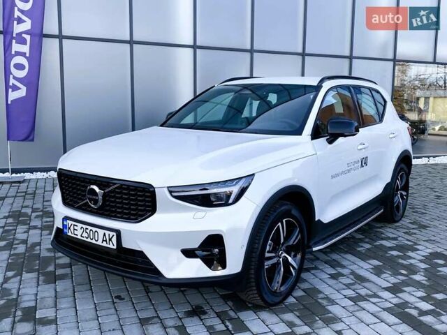 Білий Вольво XC40, об'ємом двигуна 1.97 л та пробігом 1 тис. км за 45788 $, фото 1 на Automoto.ua