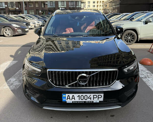 Черный Вольво XC40, объемом двигателя 1.97 л и пробегом 82 тыс. км за 35000 $, фото 1 на Automoto.ua