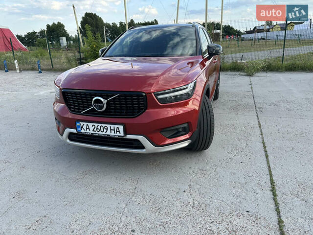 Красный Вольво XC40, объемом двигателя 1.97 л и пробегом 53 тыс. км за 41200 $, фото 1 на Automoto.ua