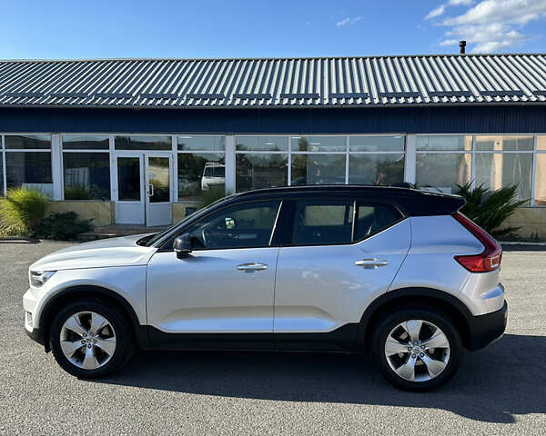 Серый Вольво XC40, объемом двигателя 2 л и пробегом 89 тыс. км за 27500 $, фото 1 на Automoto.ua