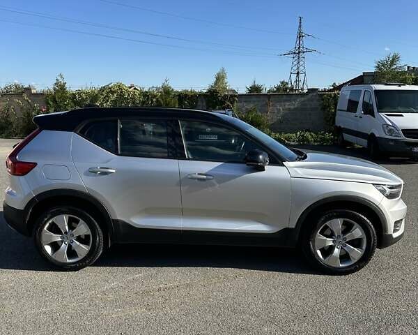 Сірий Вольво XC40, об'ємом двигуна 1.97 л та пробігом 88 тис. км за 30000 $, фото 1 на Automoto.ua