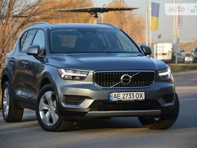 Серый Вольво XC40, объемом двигателя 2 л и пробегом 72 тыс. км за 28500 $, фото 1 на Automoto.ua