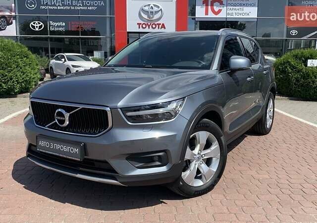 Сірий Вольво XC40, об'ємом двигуна 1.97 л та пробігом 151 тис. км за 26800 $, фото 1 на Automoto.ua
