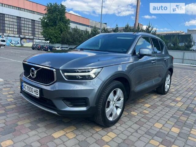 Сірий Вольво XC40, об'ємом двигуна 1.97 л та пробігом 241 тис. км за 24200 $, фото 1 на Automoto.ua