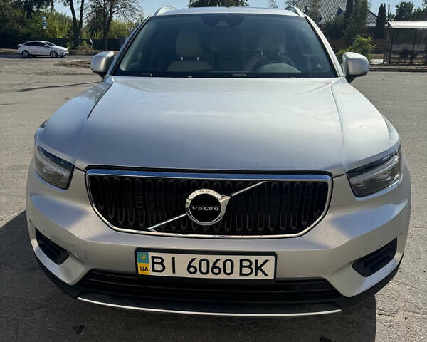 Серый Вольво XC40, объемом двигателя 1.97 л и пробегом 49 тыс. км за 24000 $, фото 1 на Automoto.ua