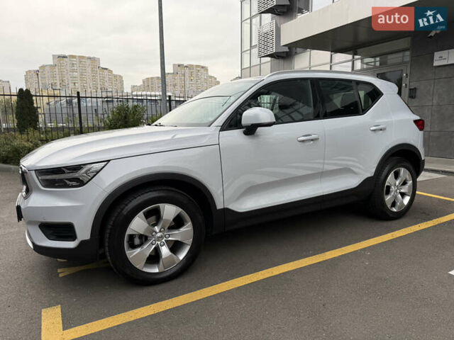 Серый Вольво XC40, объемом двигателя 1.48 л и пробегом 50 тыс. км за 33500 $, фото 1 на Automoto.ua