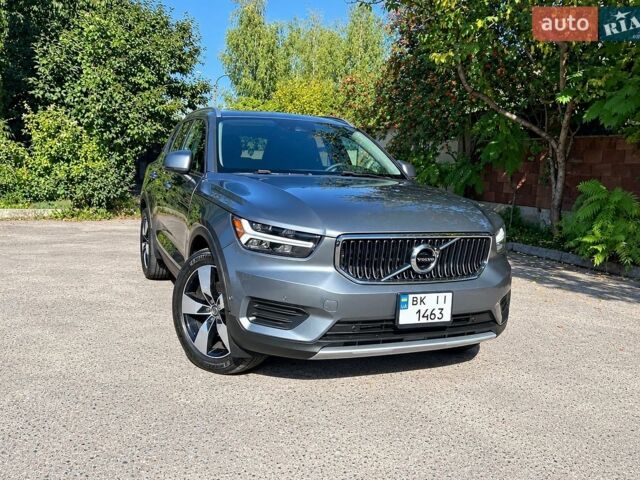 Сірий Вольво XC40, об'ємом двигуна 1.97 л та пробігом 70 тис. км за 23700 $, фото 1 на Automoto.ua