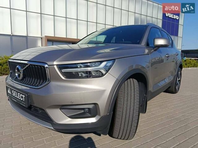 Серый Вольво XC40, объемом двигателя 1.97 л и пробегом 61 тыс. км за 35700 $, фото 1 на Automoto.ua