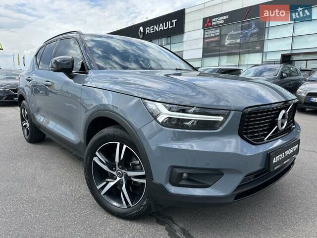Серый Вольво XC40, объемом двигателя 1.97 л и пробегом 60 тыс. км за 38000 $, фото 1 на Automoto.ua