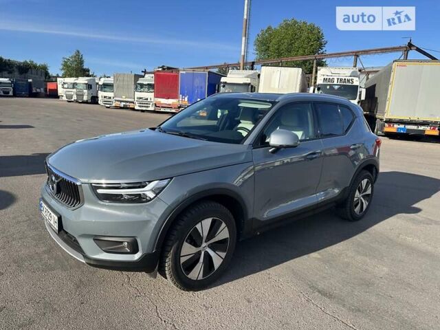 Серый Вольво XC40, объемом двигателя 1.97 л и пробегом 26 тыс. км за 27200 $, фото 1 на Automoto.ua