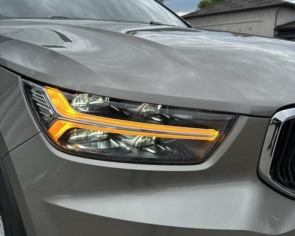 Серый Вольво XC40, объемом двигателя 1.97 л и пробегом 132 тыс. км за 30000 $, фото 1 на Automoto.ua
