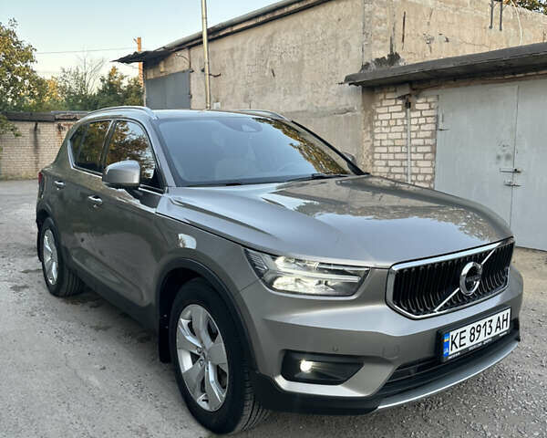 Сірий Вольво XC40, об'ємом двигуна 1.97 л та пробігом 134 тис. км за 27000 $, фото 1 на Automoto.ua